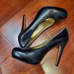 NINE WEST BLACK PLATFORM HEELS SZ 8